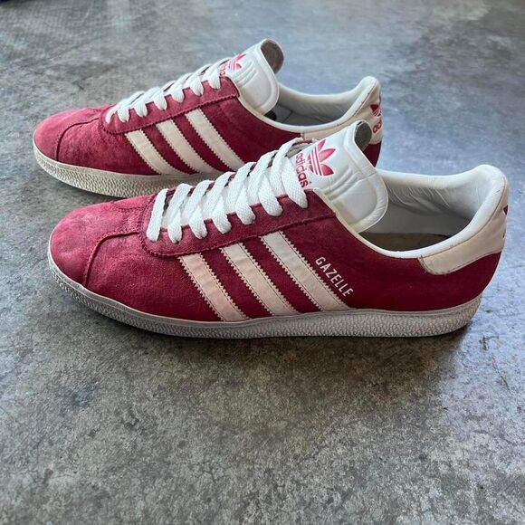Adidas Gazelle Men's Burgundy Sneakers 3 Stripe Classic Trainers - Picture 1 of 8